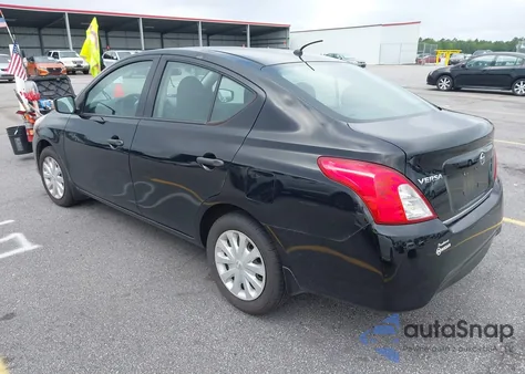 2017 Nissan Versa 1.6 S z USA, uszkodzony, nr VIN 3N1CN7AP1HL833438
